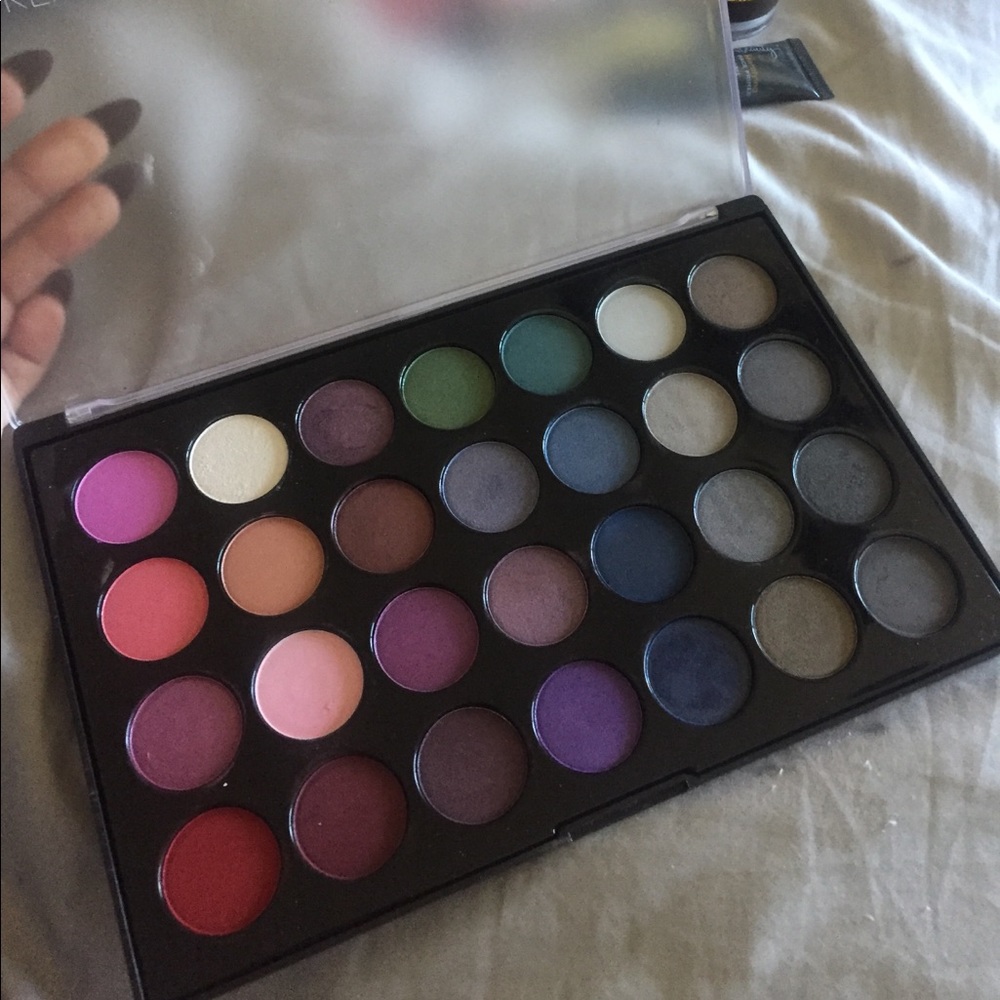 BH smokey eyes 28 shadow palette